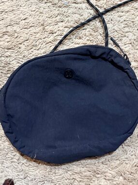 LuLuLemon Athletica Black Crossbody Sling Bag VGUC